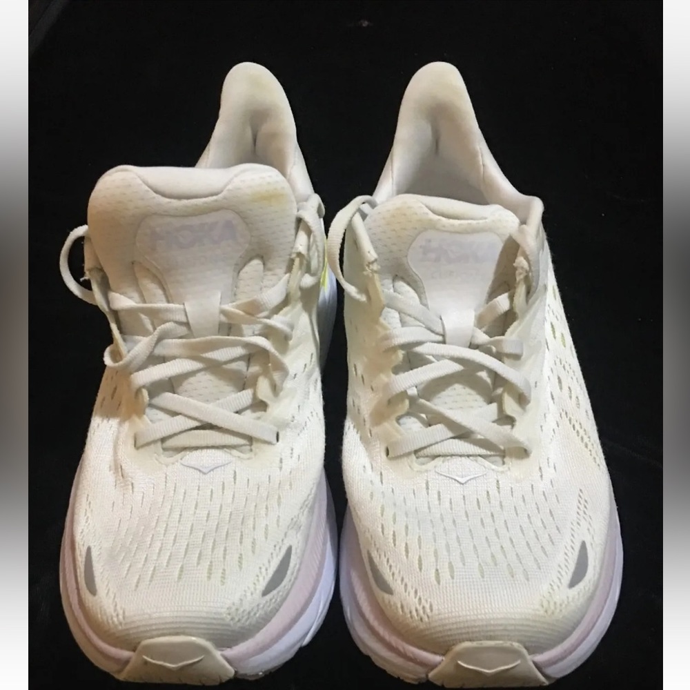 2 Hour SALE!!! HOKA One Clifton 8 size 7B